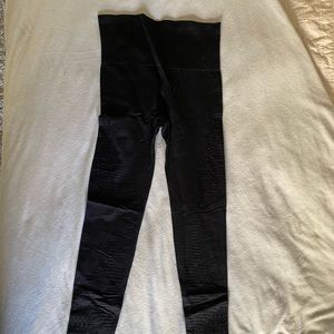 7/8 length Gym Shark Dupe Leggins